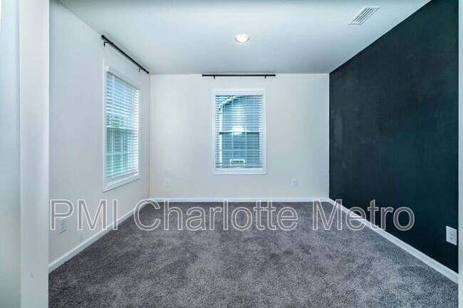 Building Photo - 5121 Ennisworth Ln