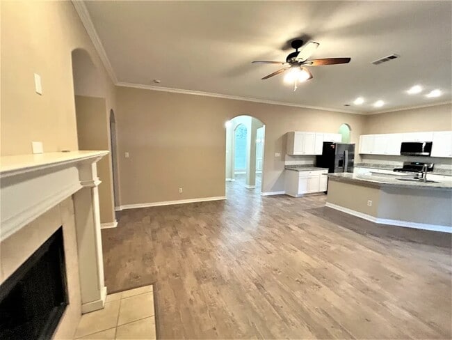 Building Photo - 1103 Miramar Ave