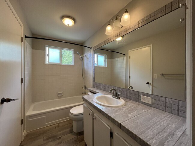 Building Photo - Spacious Milwaukie Home with Bonus Room, Large Fenced Yard and Shed/Workshop