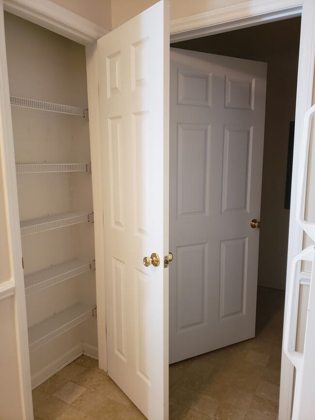 Building Photo - 2-bedroom, 2.5 bathroom townhome