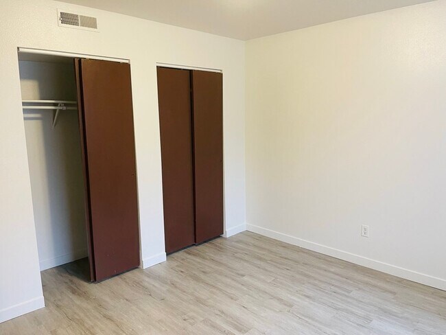 Building Photo - 459 E 2700 S