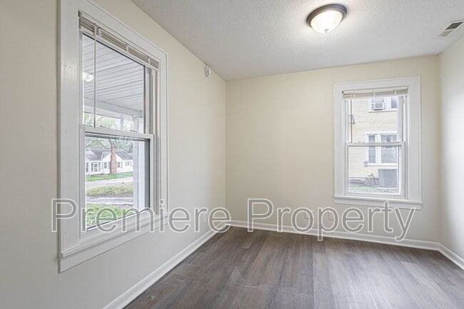 Building Photo - 334 W Sea Ave