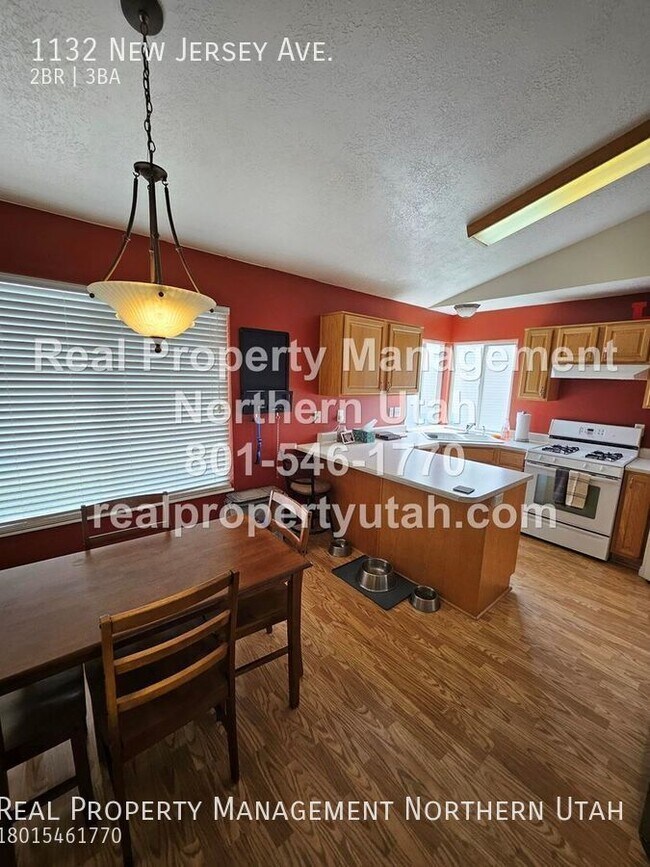Building Photo - 1132 150 W