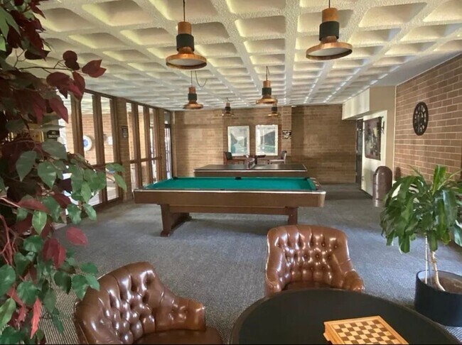 Building Photo - Beautifully Updated Condo In Desirable South East Denver Neighborhood