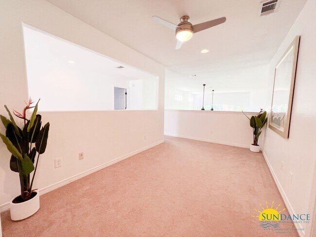 Building Photo - Custom Furnished 4 bed 3.5 bath in Emerald Bay!