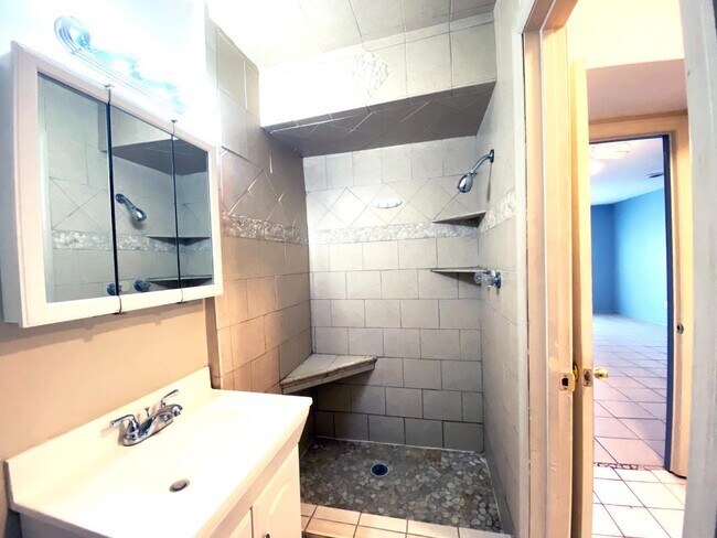 Building Photo - 739 S Germantown Cir