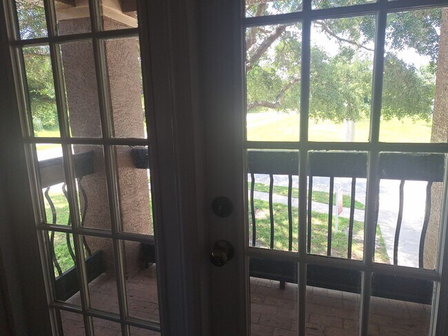 Building Photo - VA-VA ROOM! 5 BR  Home in Debary Country C...