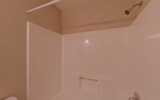 Building Photo - MOVE IN READY