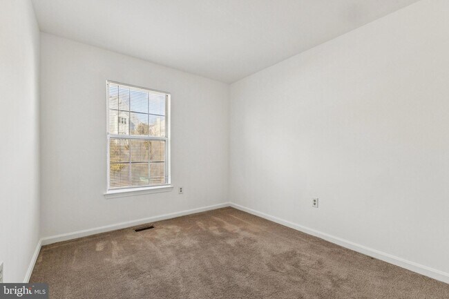 Building Photo - 1925 Inglebrook Dr