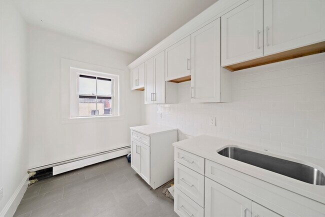 Building Photo - 48 Fenway
