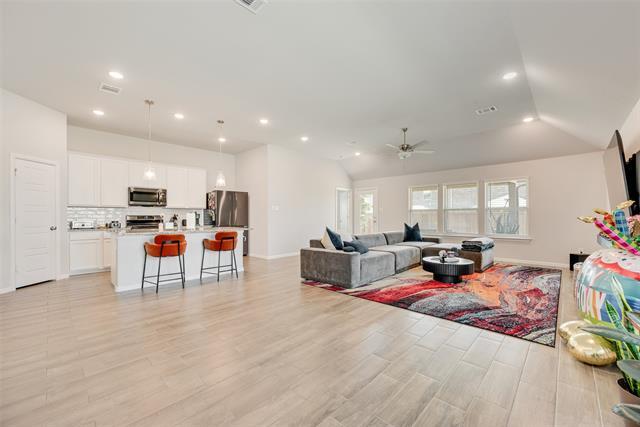 Building Photo - 8900 Bronze Meadow Dr