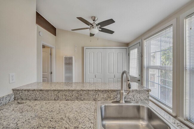 Building Photo - 5252 Trophy Dr