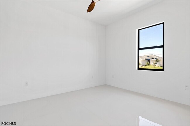 Building Photo - 3321 SW 3rd Ln