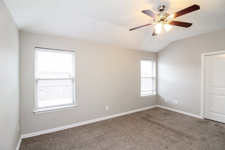 Building Photo - 1505 Sunburst Dr