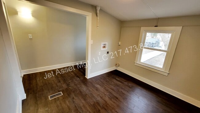 Building Photo - 4 bedroom HOUSE For Rent