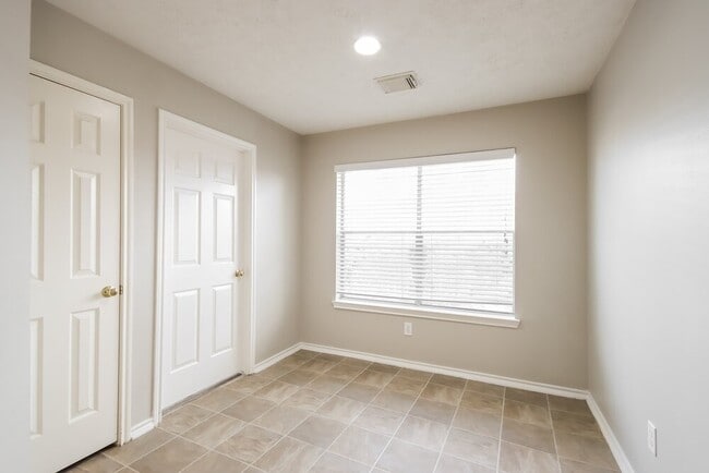 Building Photo - 5506 Timber Quail Dr