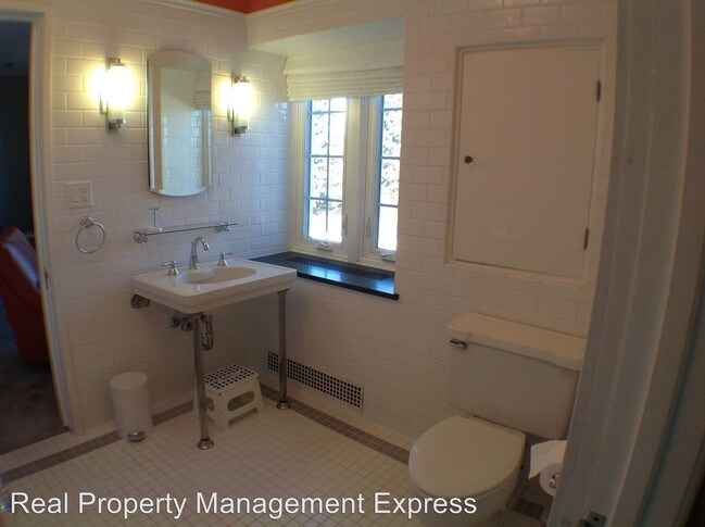 Building Photo - 1 W Penmarch Pl