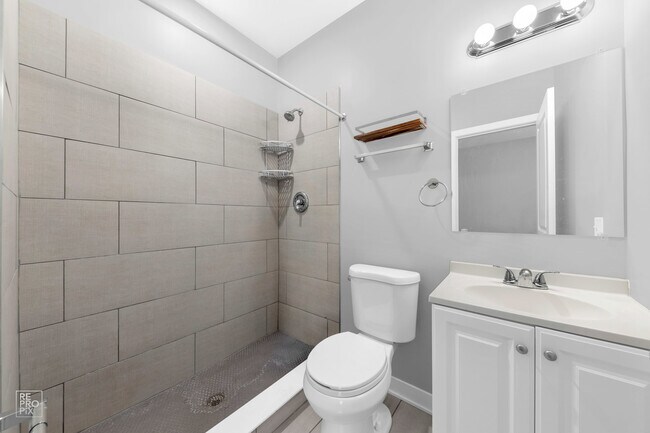 Building Photo - 2431 W 24th St