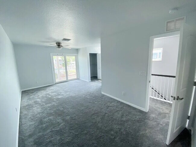 Building Photo - Waterfront 3 bedroom townhome with dock!