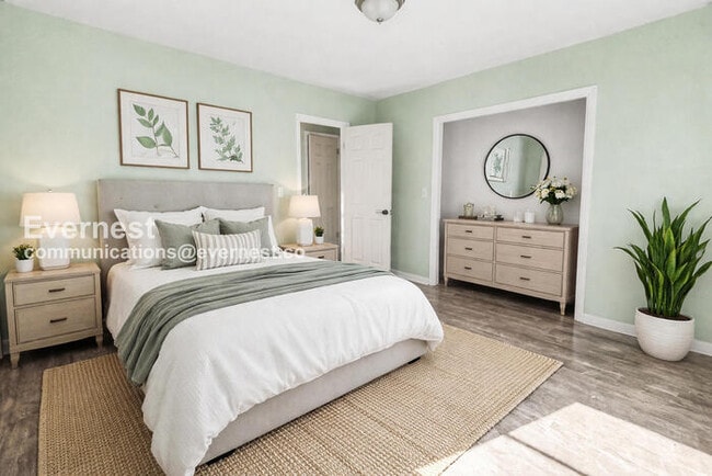 Building Photo - 3 Bed/2 Bath with Off-Street Parking / Vouchers Accepted / Available Now!