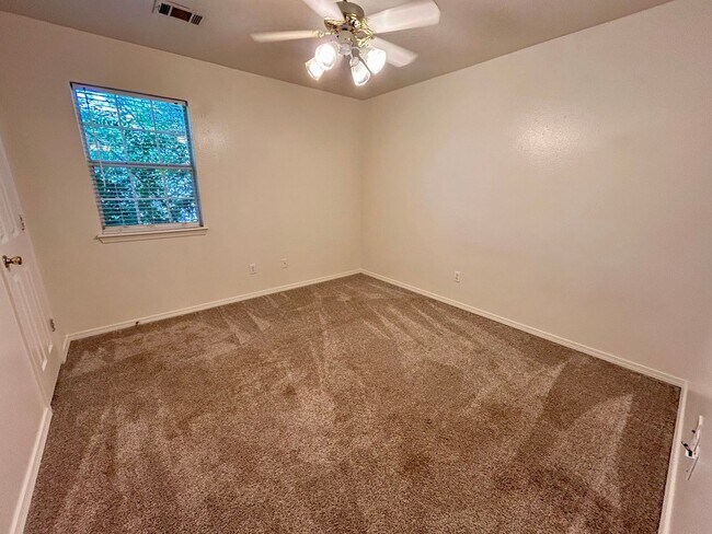 Building Photo - Cozy 3 Bedroom/2 Bathroom Home for Rent in...