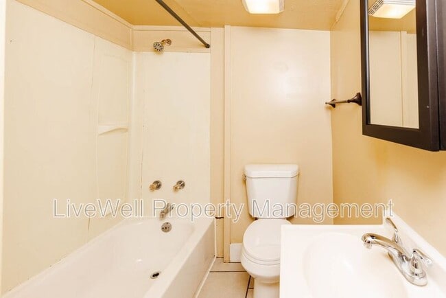 Building Photo - 304 12th St SW