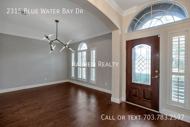 Building Photo - 2315 Blue Water Bay Dr