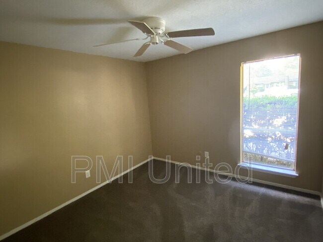 Building Photo - 3402 Hastings Dr