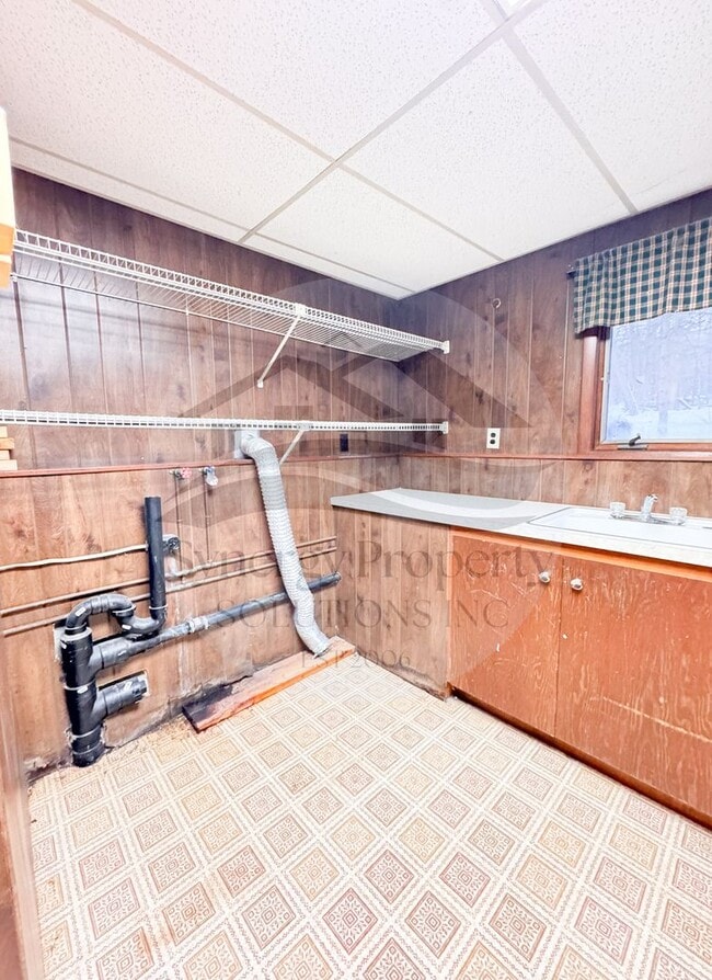 Building Photo - Lexington Schools Split Level