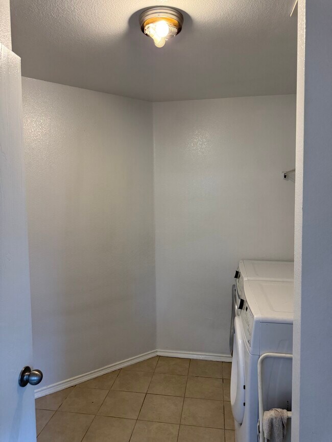 Building Photo - 8913 Quarry Ridge Trail