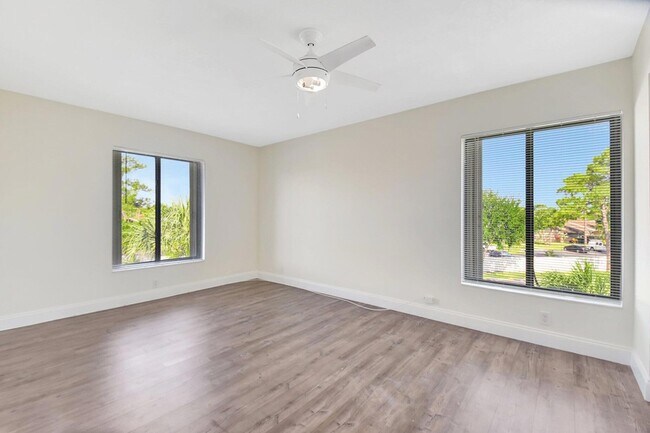 Building Photo - 811 Sky Pine Way