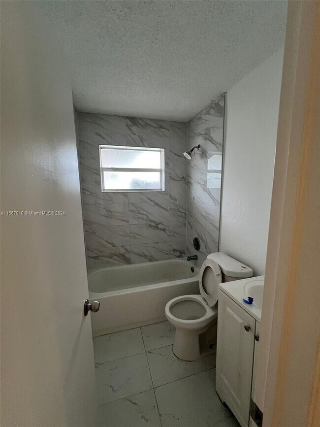 Building Photo - 715 NW 15th Terrace