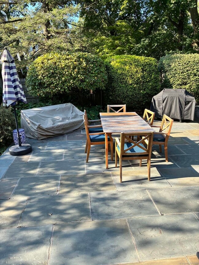 Building Photo - 71 Benjamin St