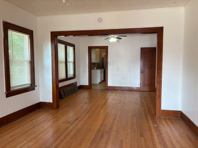 Building Photo - Charming 3-Bedroom House!