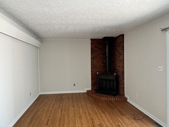 Building Photo - 4817 Hurley Dr