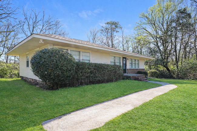 Building Photo - Charming and newly updated 3BR 1 Bath home in the heart of Center Point!