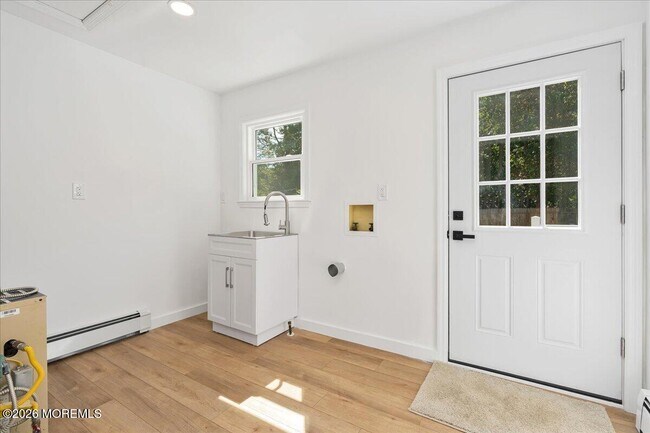 Building Photo - 501 Azalea Dr