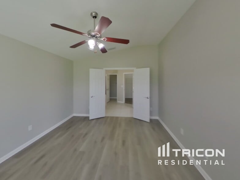 Building Photo - 806 Sea Holly Dr