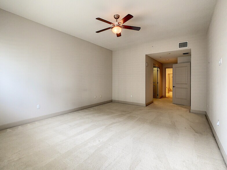 Building Photo - 100 S Eola Dr