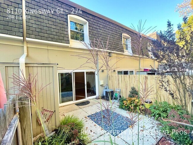 Building Photo - UPDATED 2 BEDROOM HOME - PRVATE BACK YARD ...