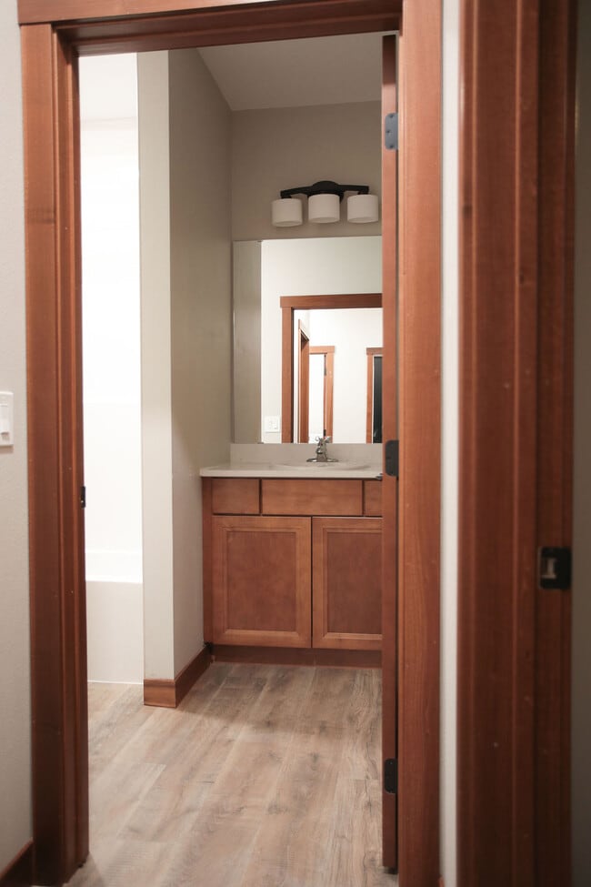 Building Photo - 1926 W 6th St