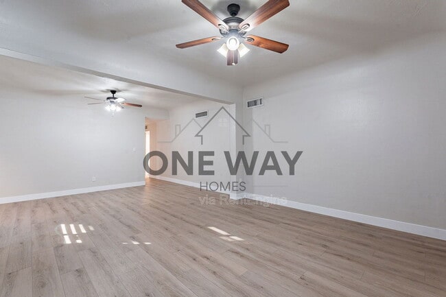 Building Photo - 745 E Pierce St