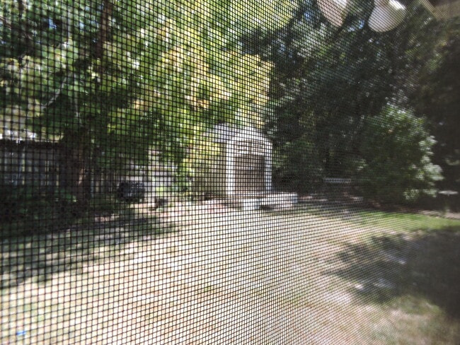 Building Photo - 125 Louise Dr