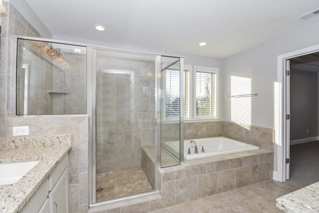 Building Photo - 2004 Oliver Dr