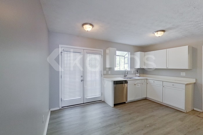 Building Photo - 3160 Creekwood Dr