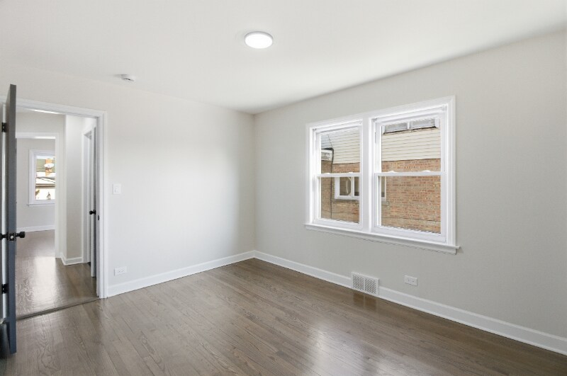 Building Photo - 6640 W Foster Ave