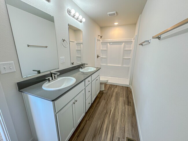 Building Photo - 1633 Elsie Jean Trl