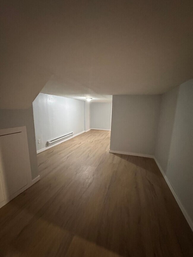 Building Photo - 1429-1431 Knox Ave N