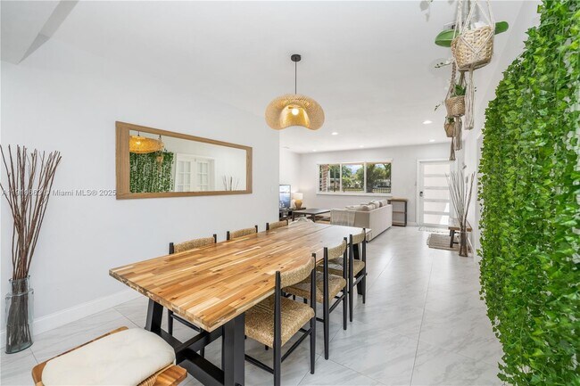 Building Photo - 1331 NE 160th St