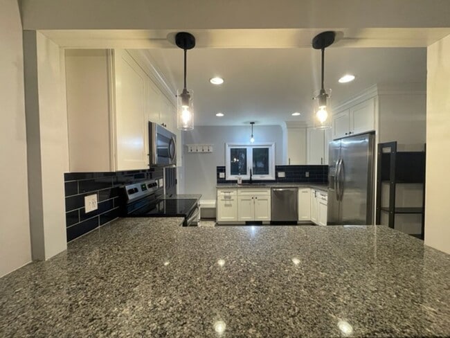 Building Photo - Beautiful Single Family Home